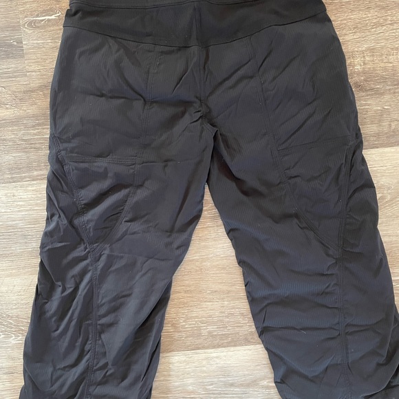 Lululemon Cropped Studio Pants (older style) black size 4 - Picture 5 of 5